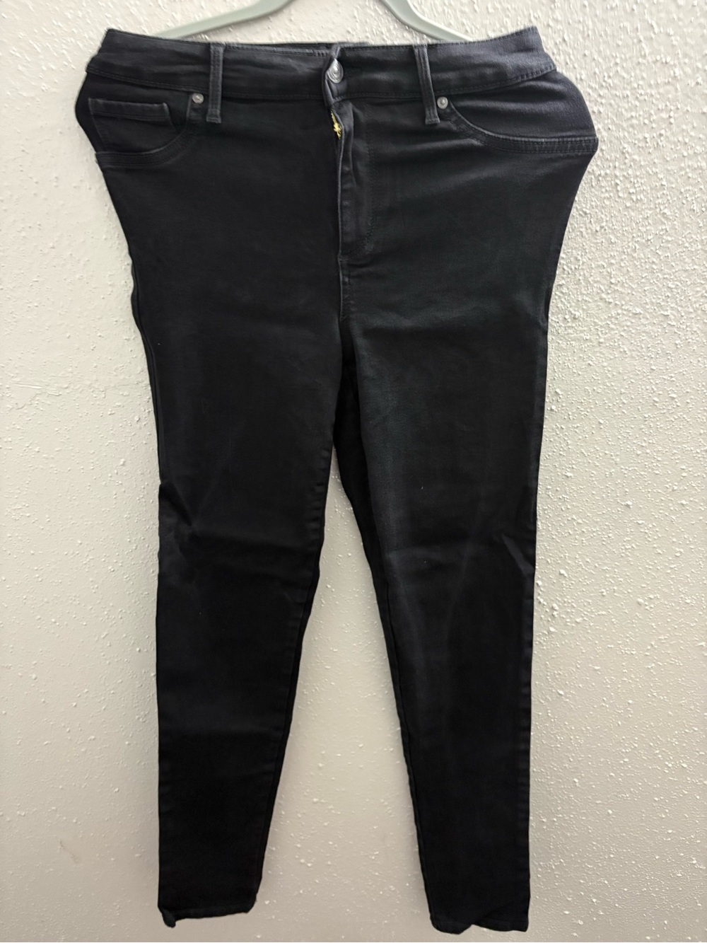 Gloria Vanderbilt Women’s Black Slimming Effect Jeans – Size 8